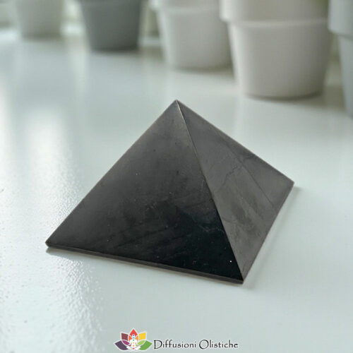 SHUNGITE T2 - Piramide grande 7cm per lato ca.
